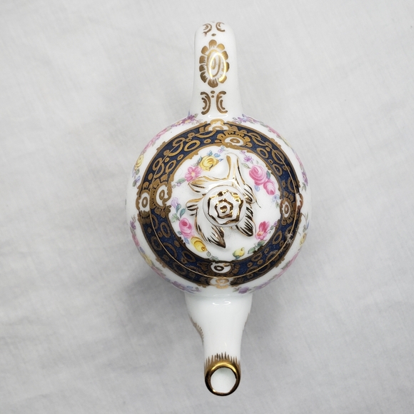 Victoria and Albert Museum Victorian Reproduction Tourney Mini Teapot England - Picture 4 of 9